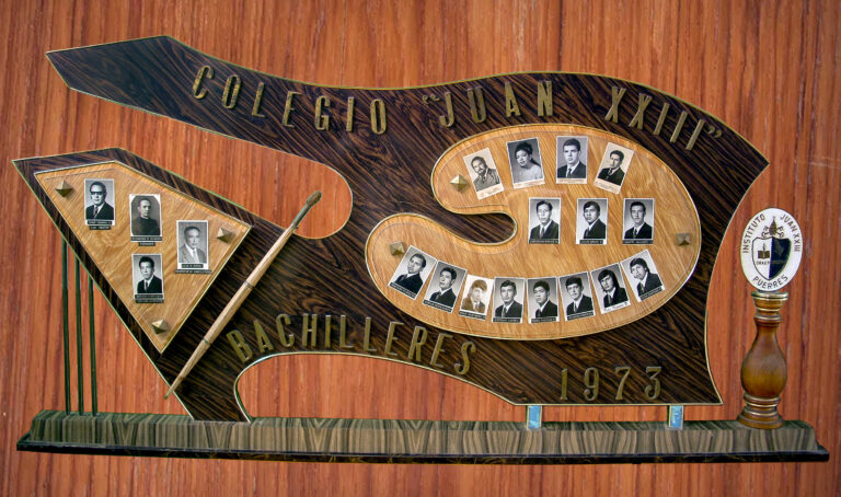 Bachilleres 1973. Lic. Hugo Ibarra. Rector Monseñor Diógenes Díaz Rincón. Fundador Luis H. Coral. Secretario Ing. Gerardo Huertas. Director Profesores Dr. Carlos Acosta Lic. María Hernández Sr. Julio C. Martínez Prefecto Sr Guillermo Cháves Dávila Estudiantes Justiniano Ardila Benavides Julio Bravo Libardo Calvachi Segundo M. Cueltan Carlos Hernández Omar Unigarro Antonio López Pedro Pantoja Ricardo Pérez Pedro Pazmiño Luis Sánchez